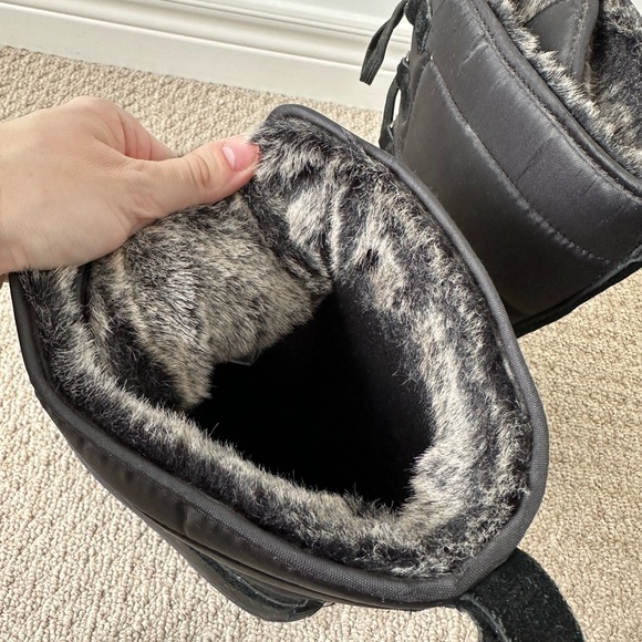 like new faux fur lined winter boots - Picture 4 of 7